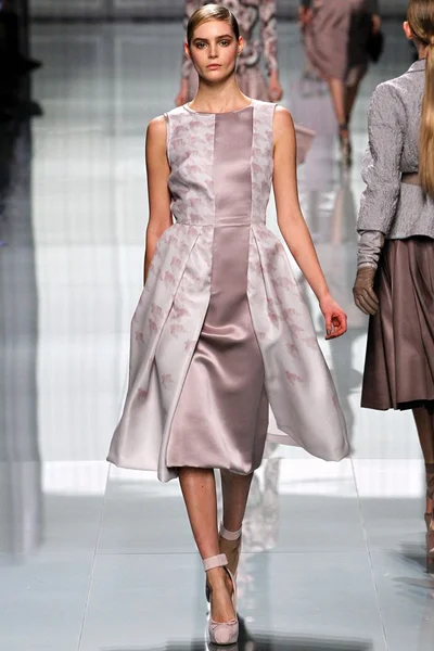 Look 18